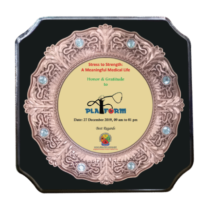 woodenworld plastic round crest