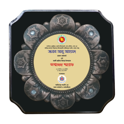 woodenworld plastic round crest