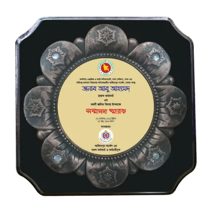 woodenworld plastic round crest
