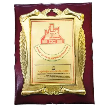 woodenworld plastic crest