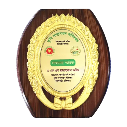 woodenworld plastic crest