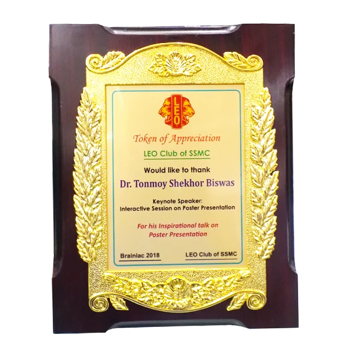 woodenworld plastic crest