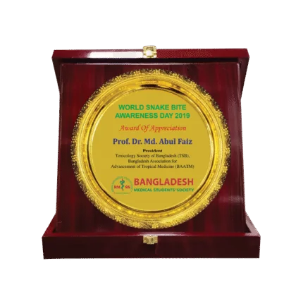 woodenworld plastic crest
