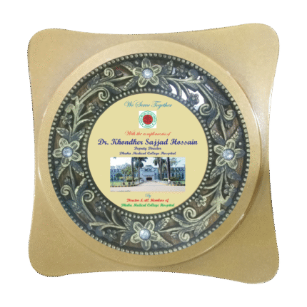 woodenworld plastic round crest