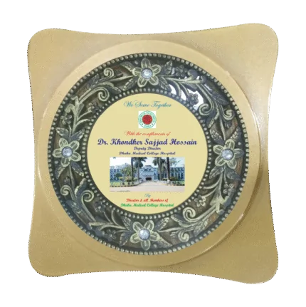 woodenworld plastic round crest