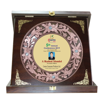 woodenworld plastic round crest