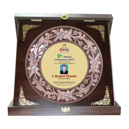 woodenworld plastic round crest