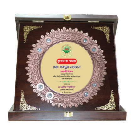 woodenworld plastic round crest