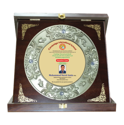 woodenworld plastic round crest