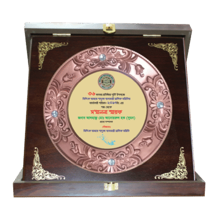 woodenworld plastic round crest