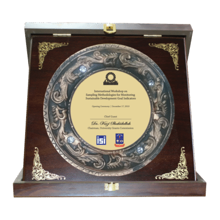 woodenworld plastic round crest