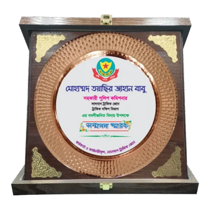 woodenworld round crest