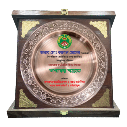 woodenworld round crest