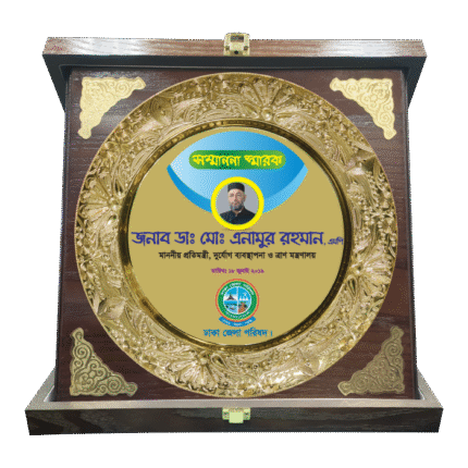 woodenworld round crest