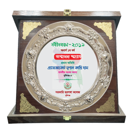 woodenworld round crest