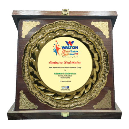 woodenworld round crest