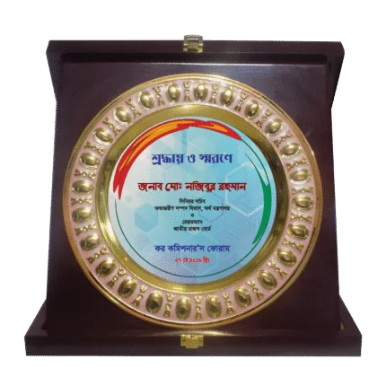 woodenworld round crest