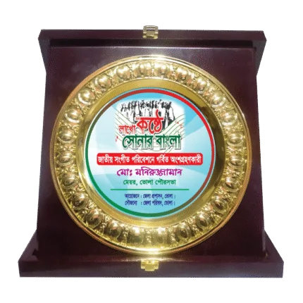 woodenworld round crest