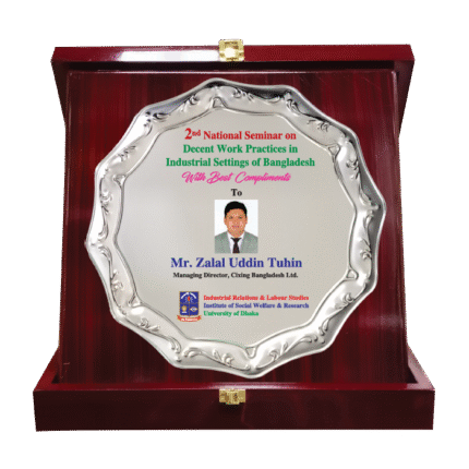 woodenworld round crest