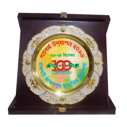 woodenworld round crest