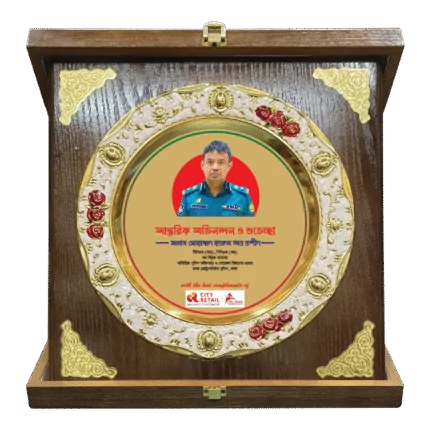 woodenworld round crest