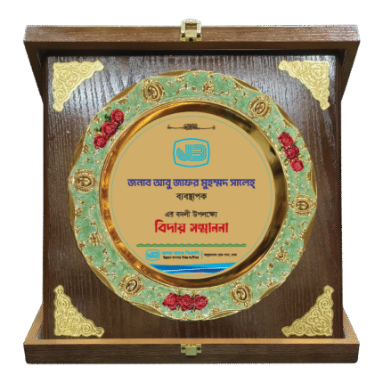 woodenworld round crest