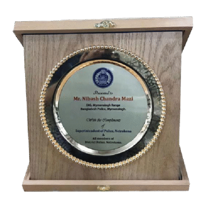 woodenworld round crest