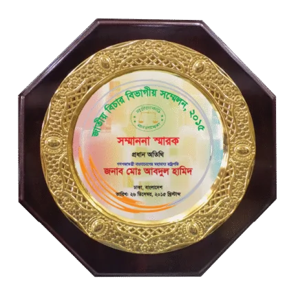 woodenworld round crest