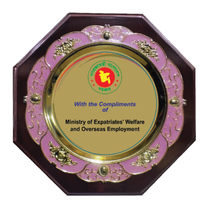 woodenworld round crest