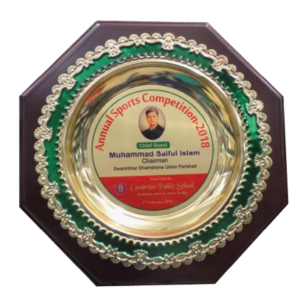 woodenworld round crest