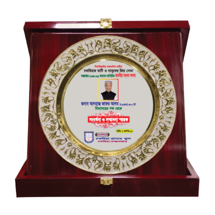 woodenworld round crest