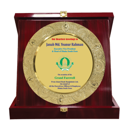 woodenworld round crest