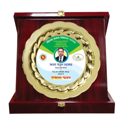 woodenworld round crest