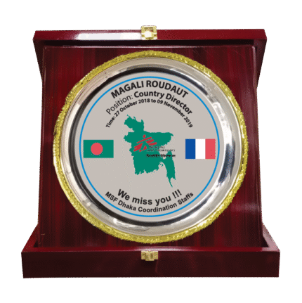 woodenworld round crest