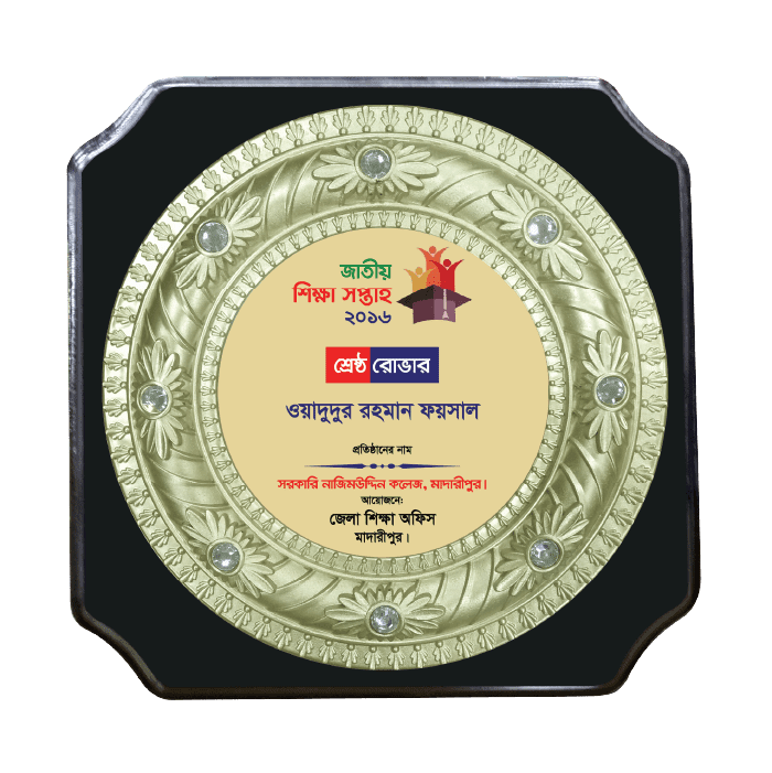 woodenworld plastic round crest